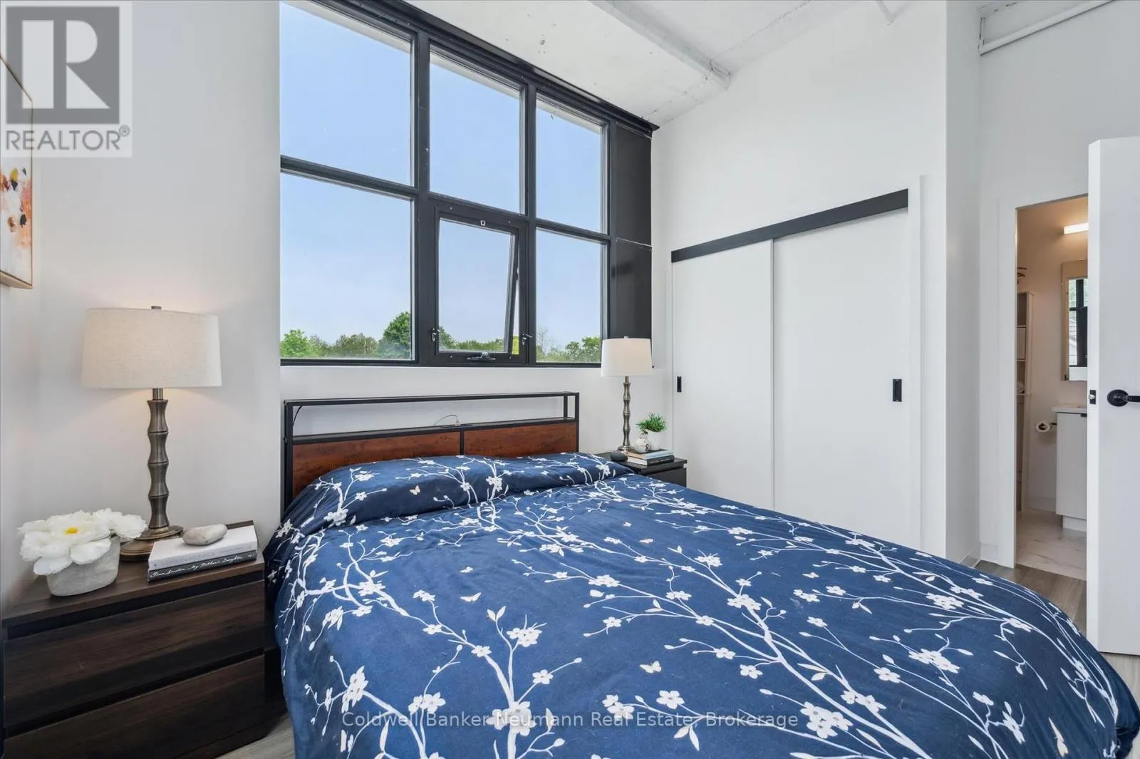 218 - 120 HURON STREET, #218
