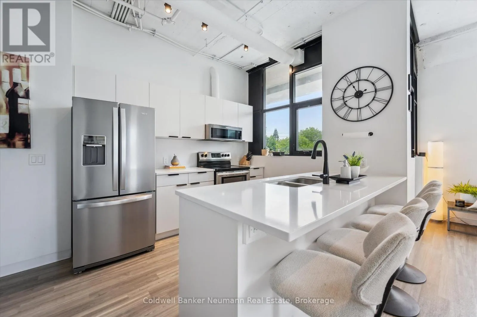 218 - 120 HURON STREET, #218