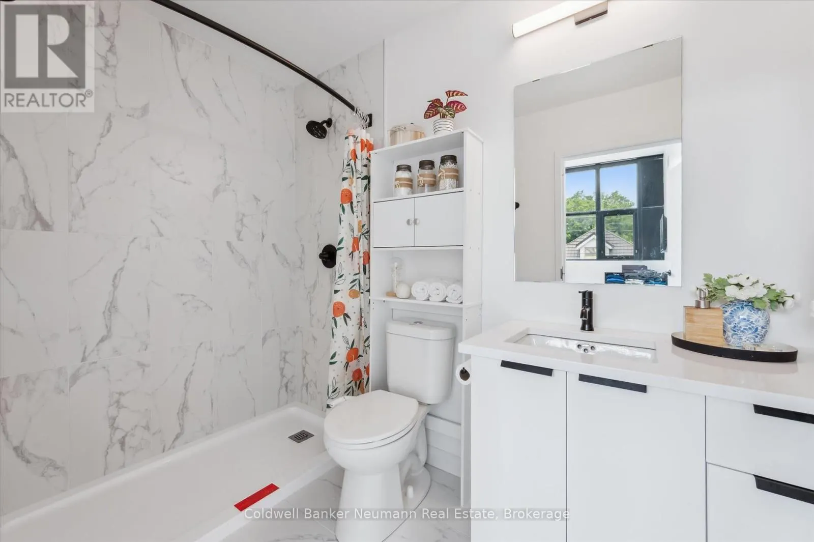 218 - 120 HURON STREET, #218