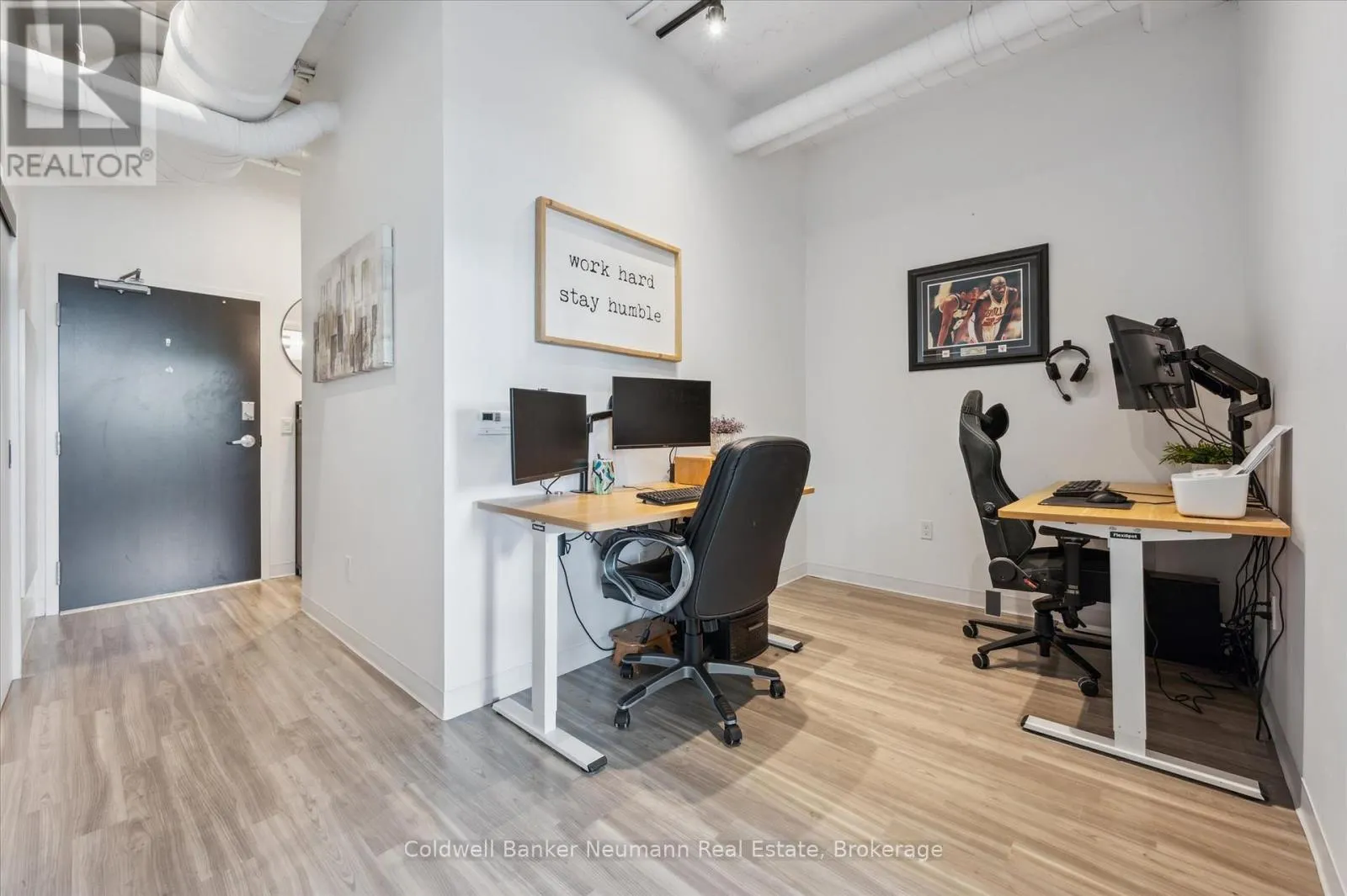 218 - 120 HURON STREET, #218