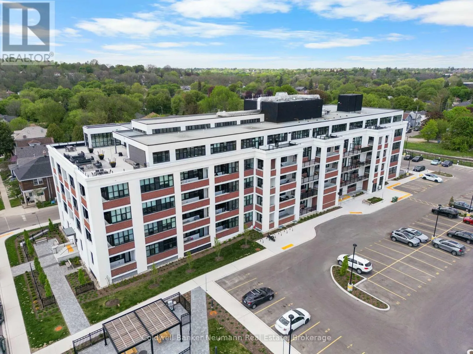 218 - 120 HURON STREET, #218