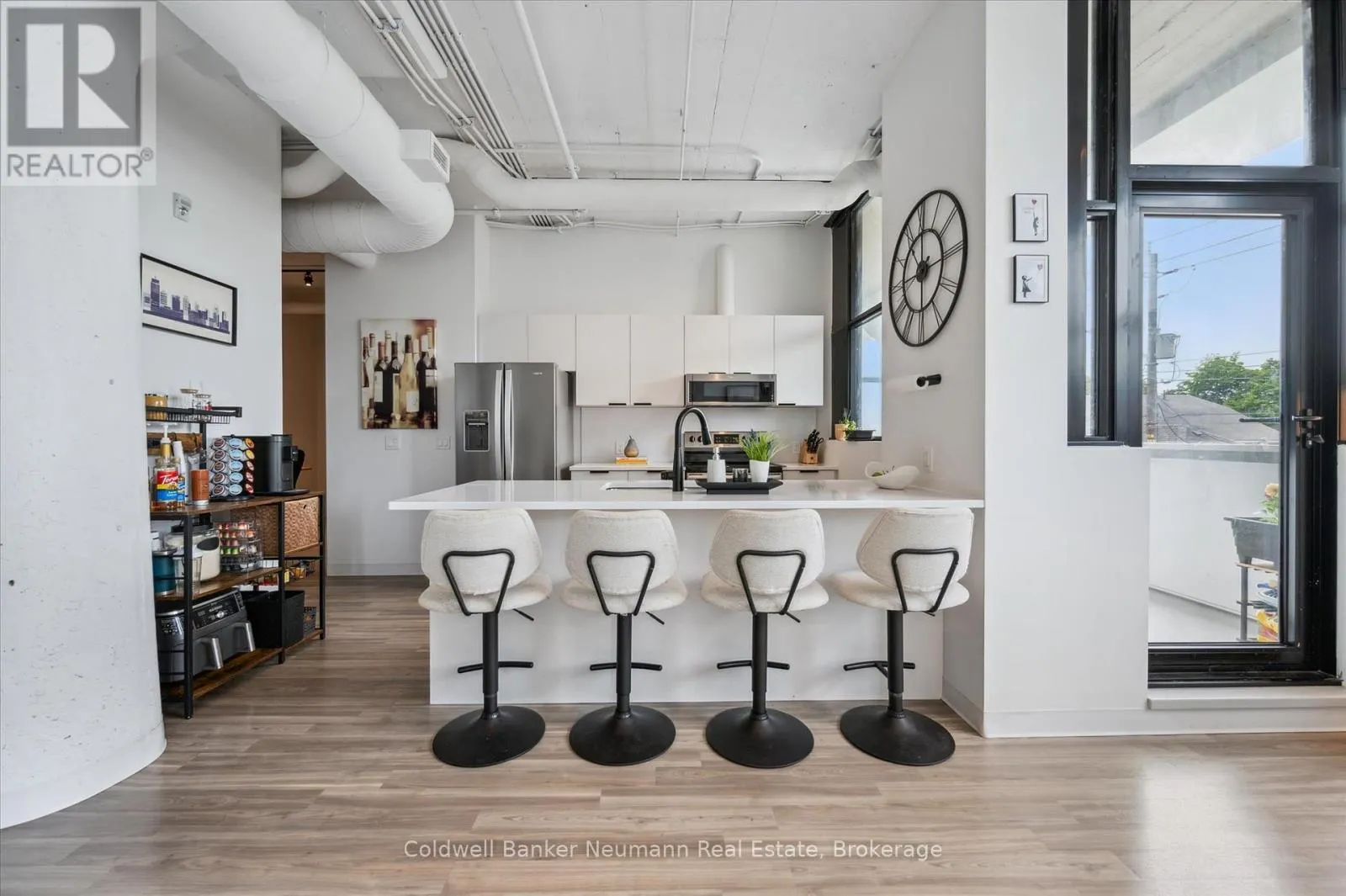 218 - 120 HURON STREET, #218