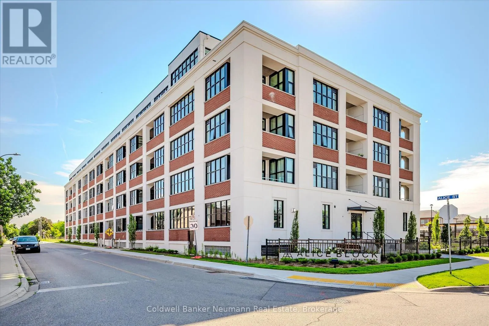 218 - 120 HURON STREET, #218