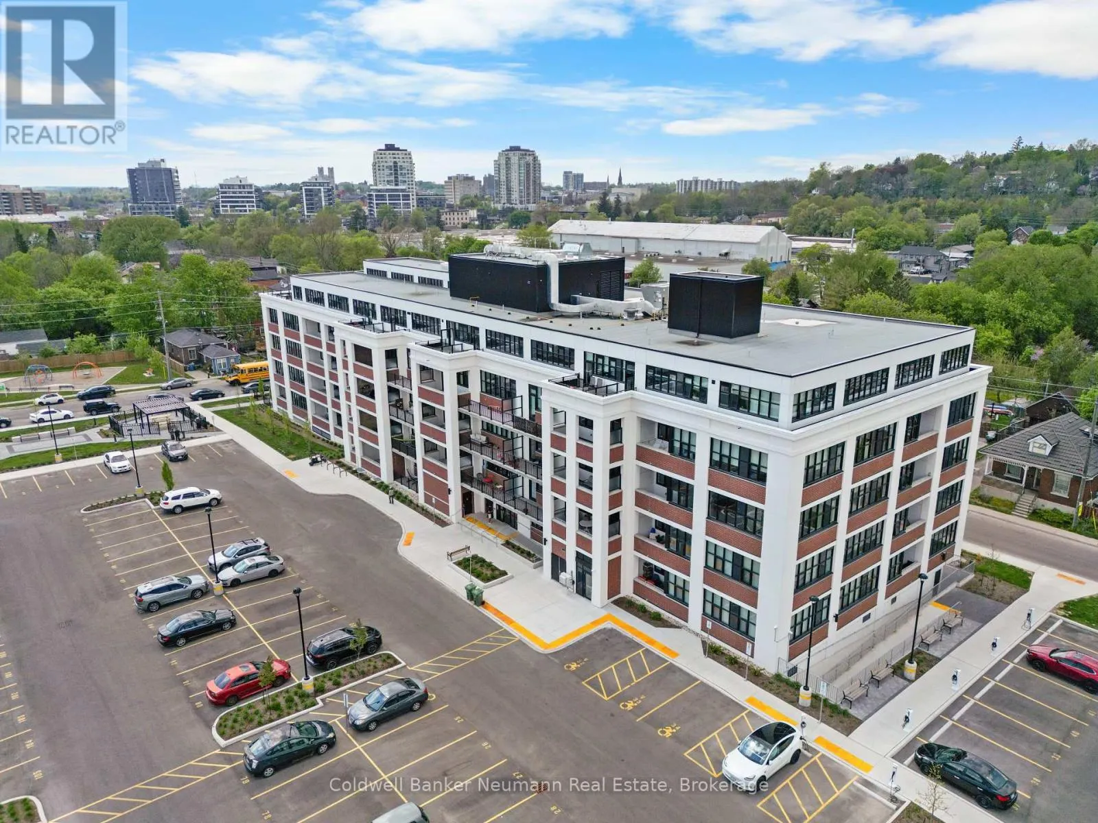 218 - 120 HURON STREET, #218