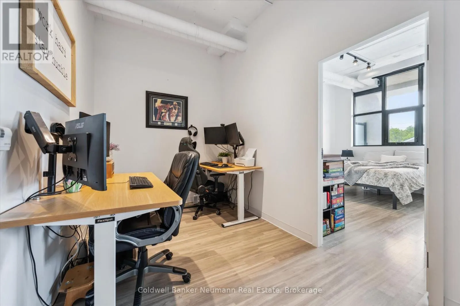 218 - 120 HURON STREET, #218