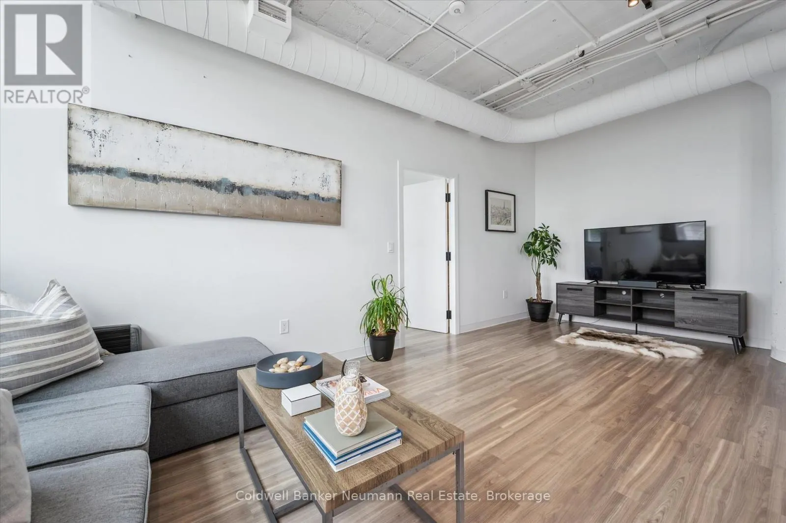 218 - 120 HURON STREET, #218