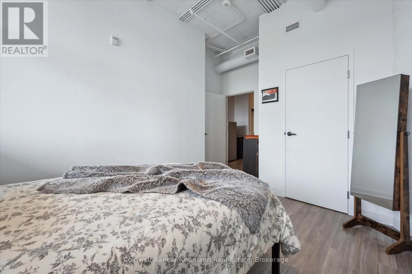 218 - 120 HURON STREET, #218