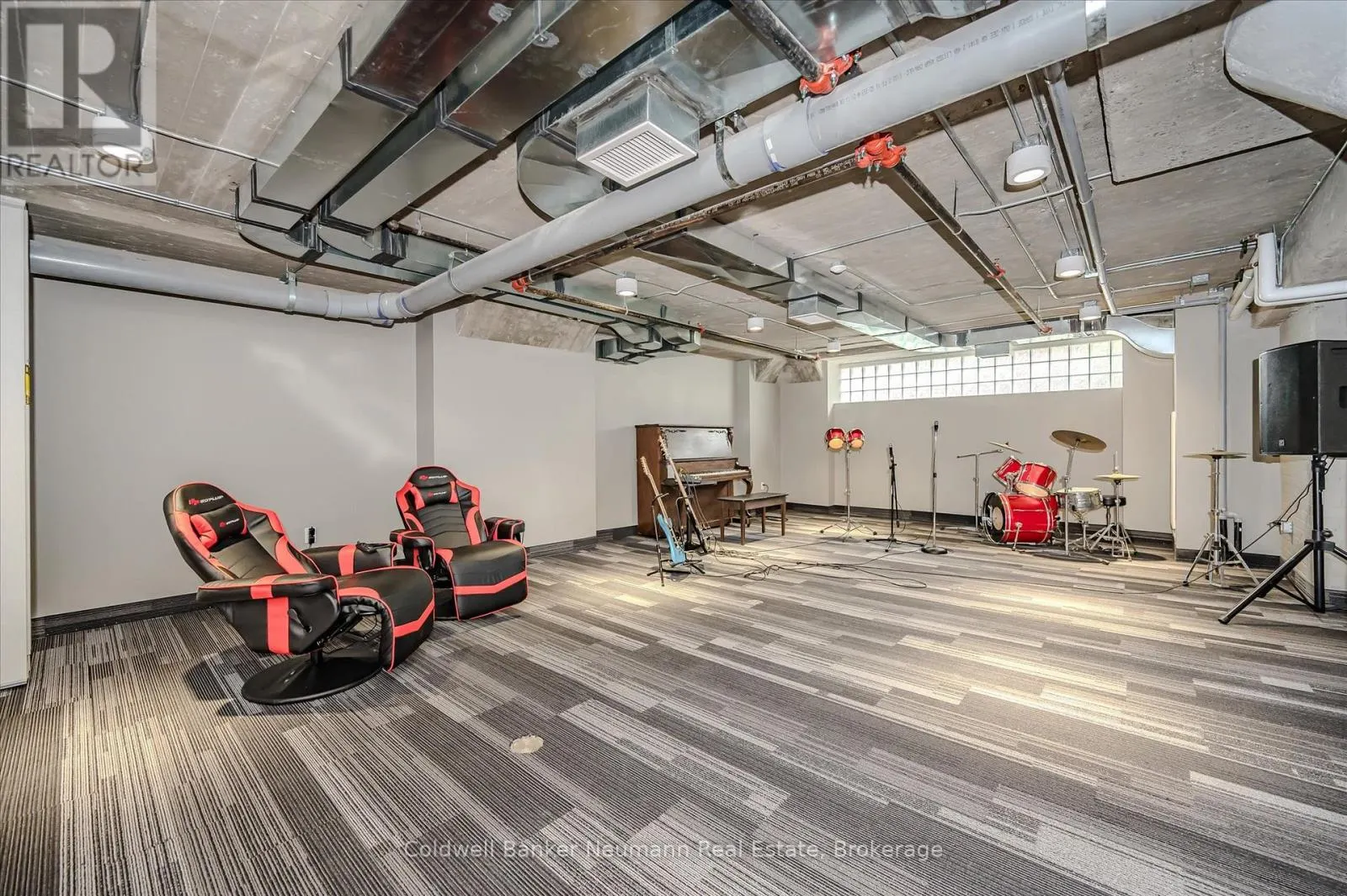 218 - 120 HURON STREET, #218