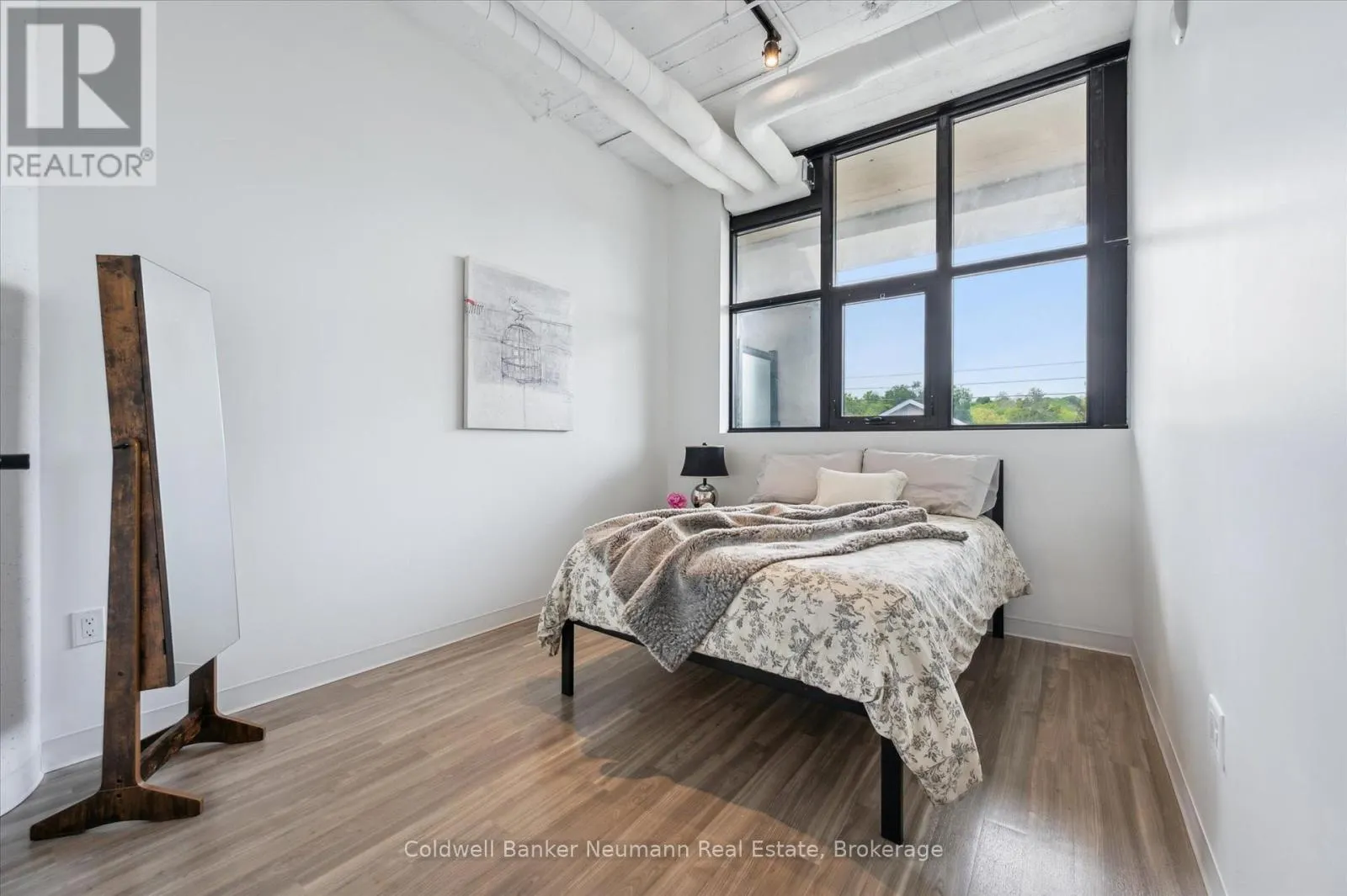 218 - 120 HURON STREET, #218