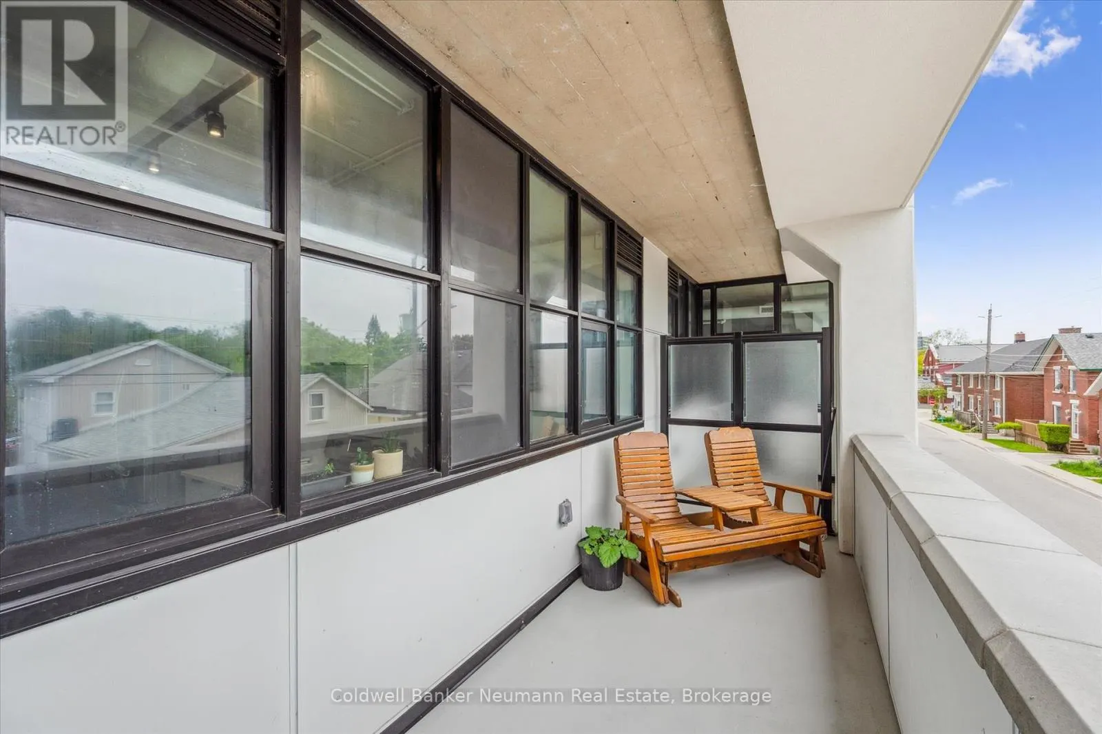 218 - 120 HURON STREET, #218
