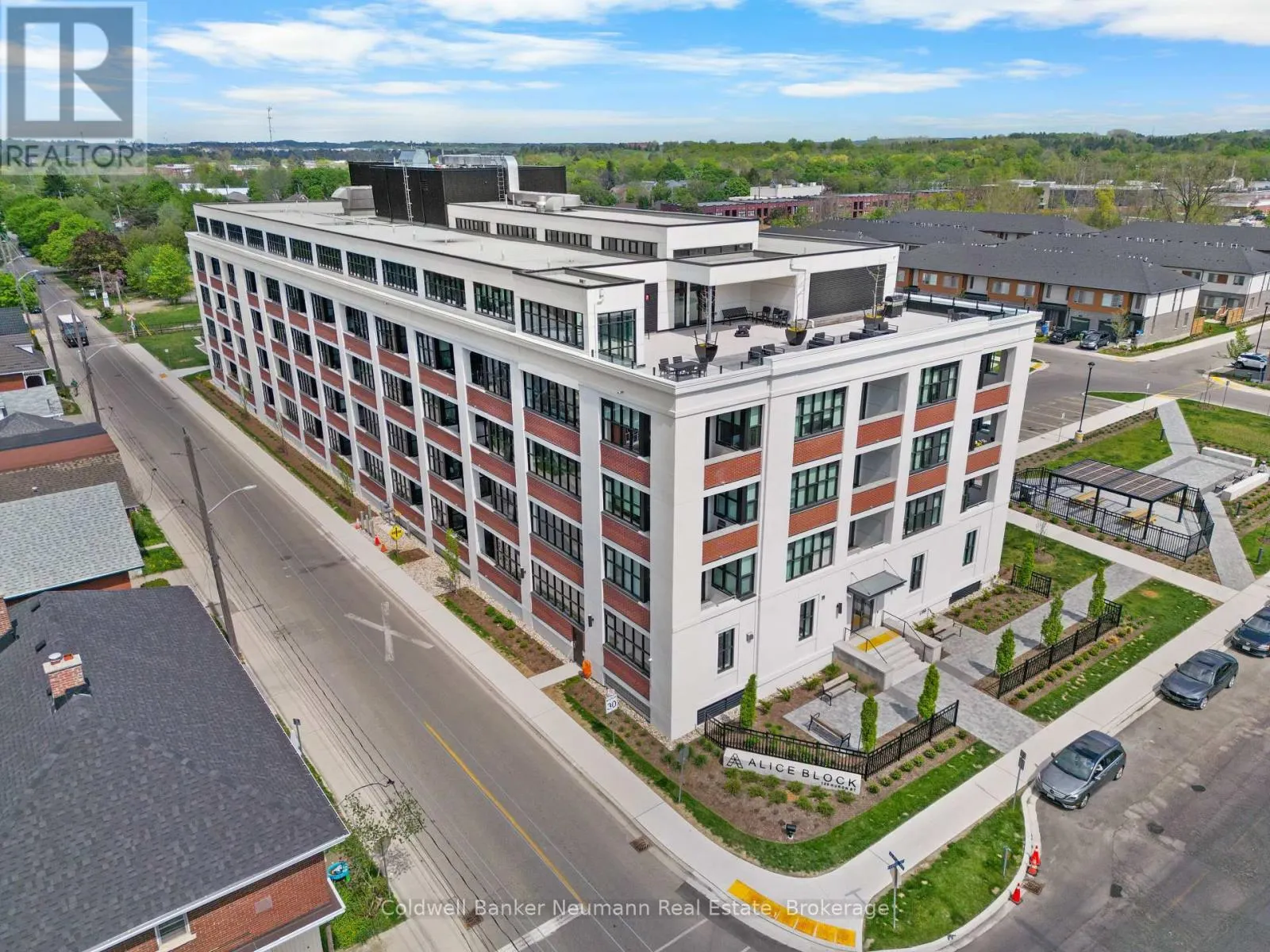218 - 120 HURON STREET, #218