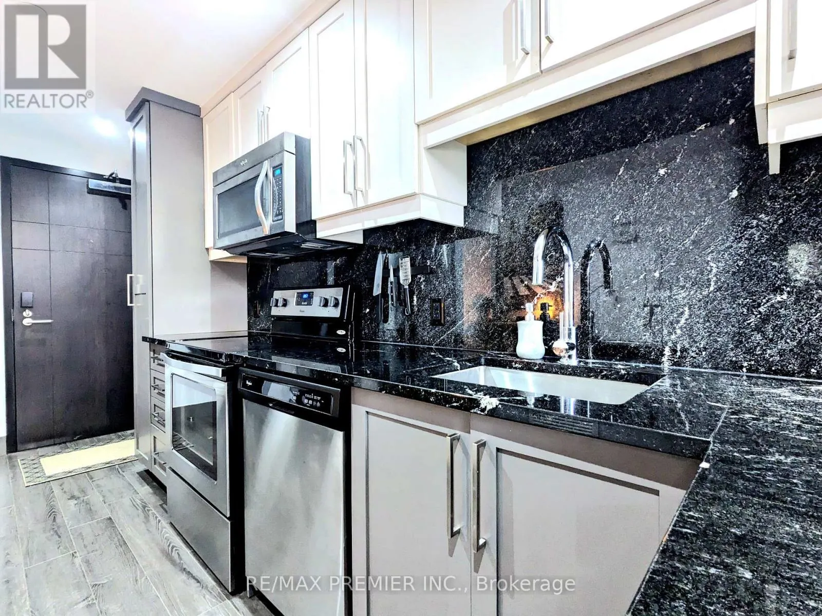 S803 - 330 PHILLIP STREET