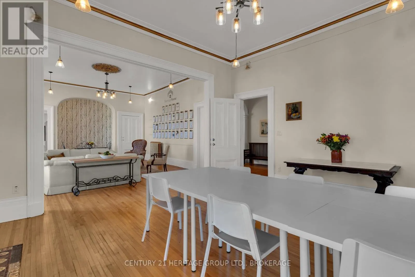 389 KING STREET E