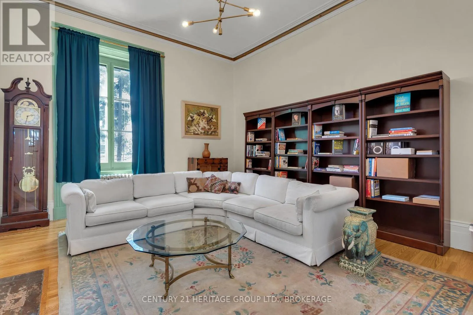 389 KING STREET E