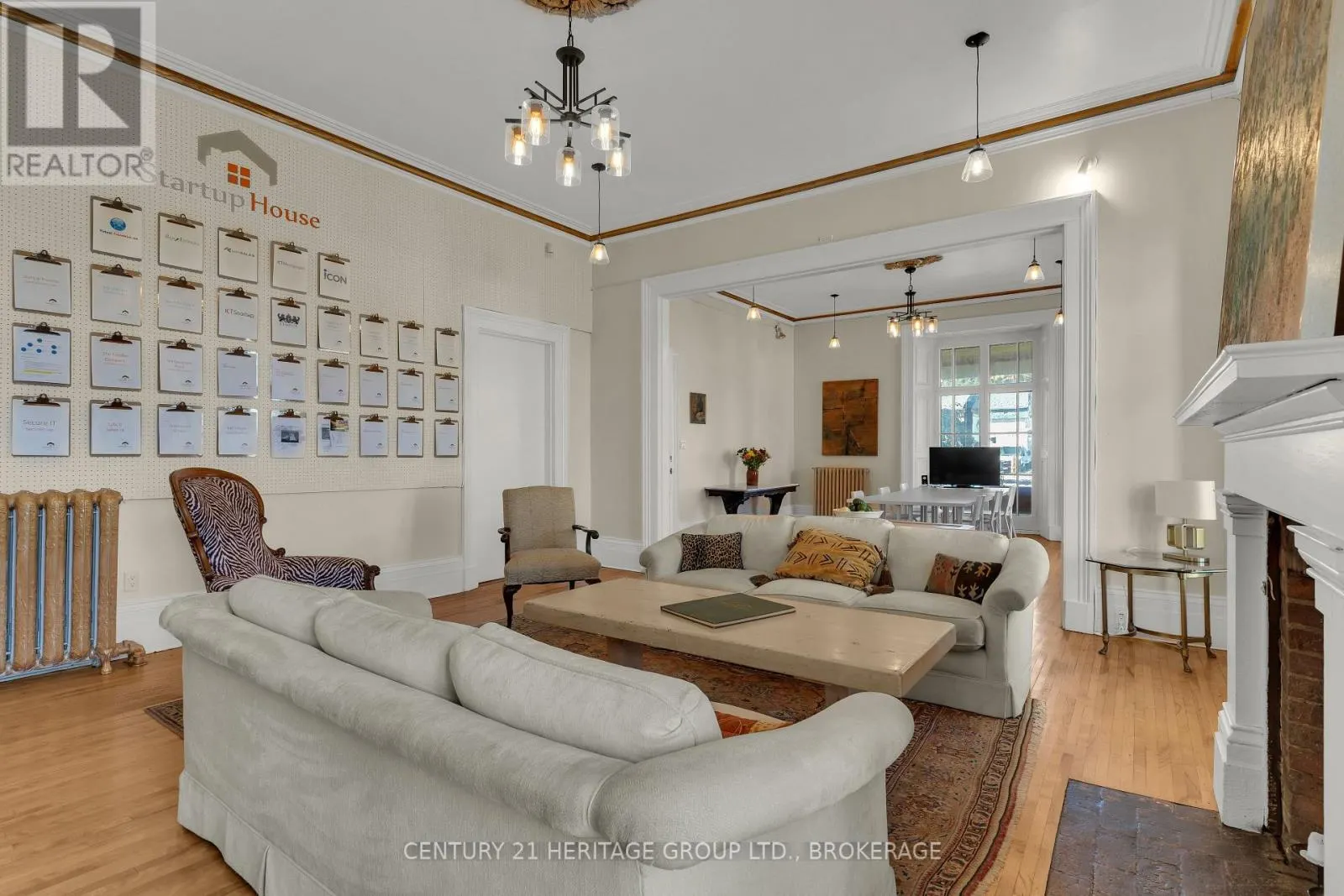 389 KING STREET E