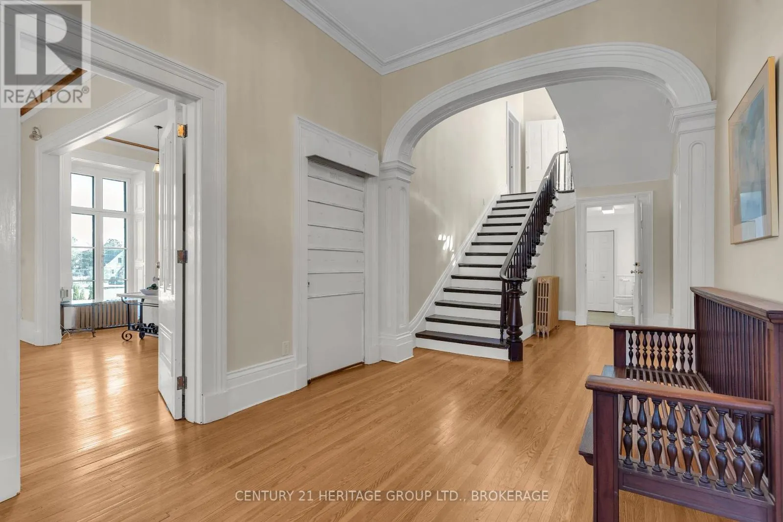 389 KING STREET E