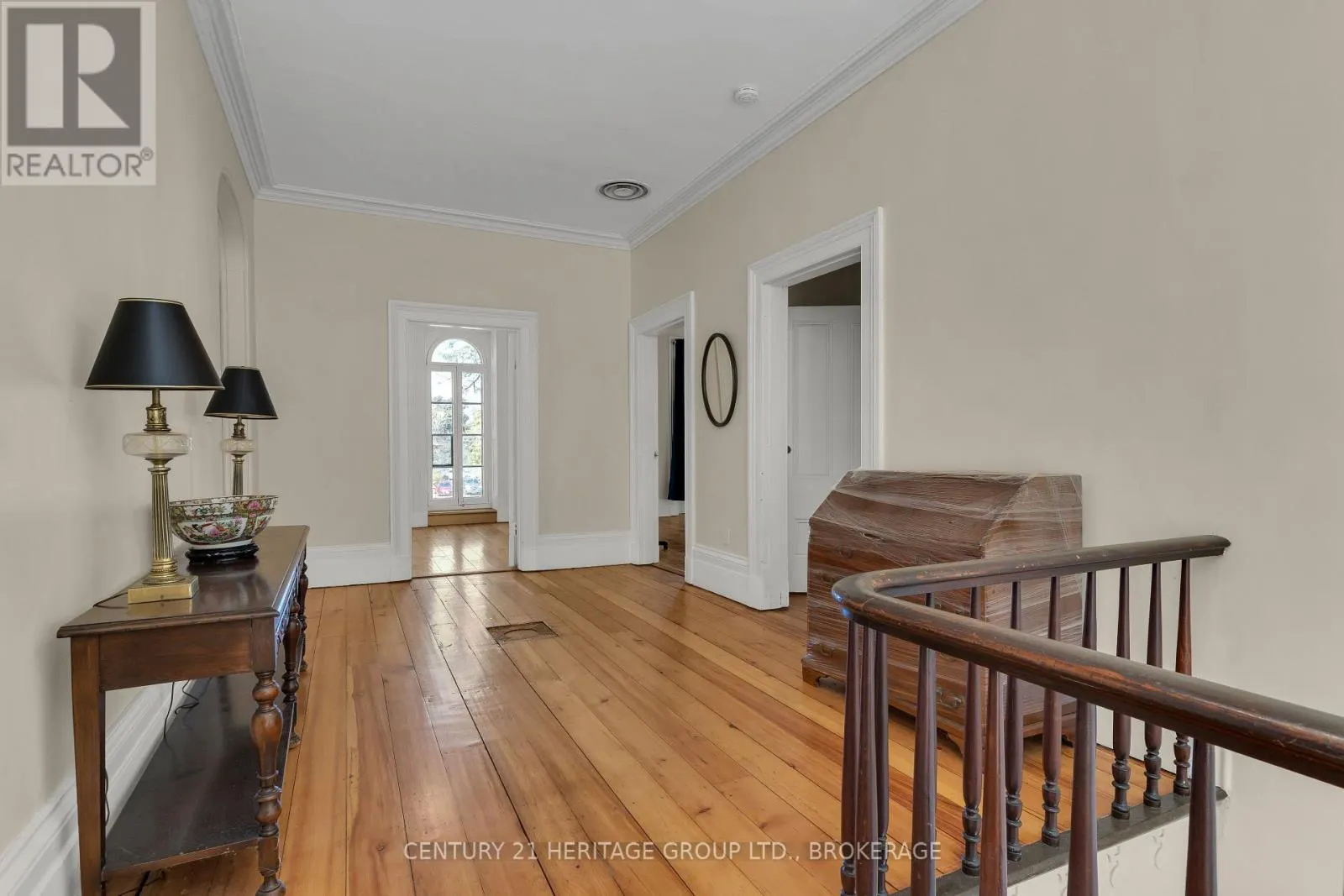 389 KING STREET E