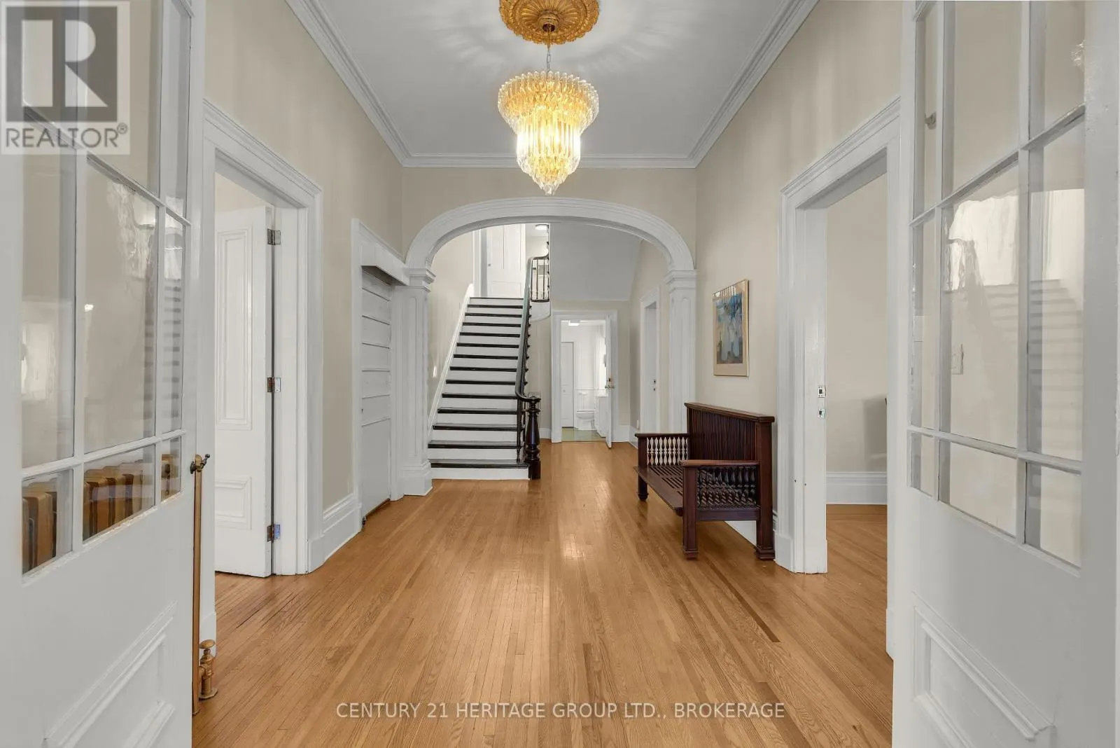 389 KING STREET E