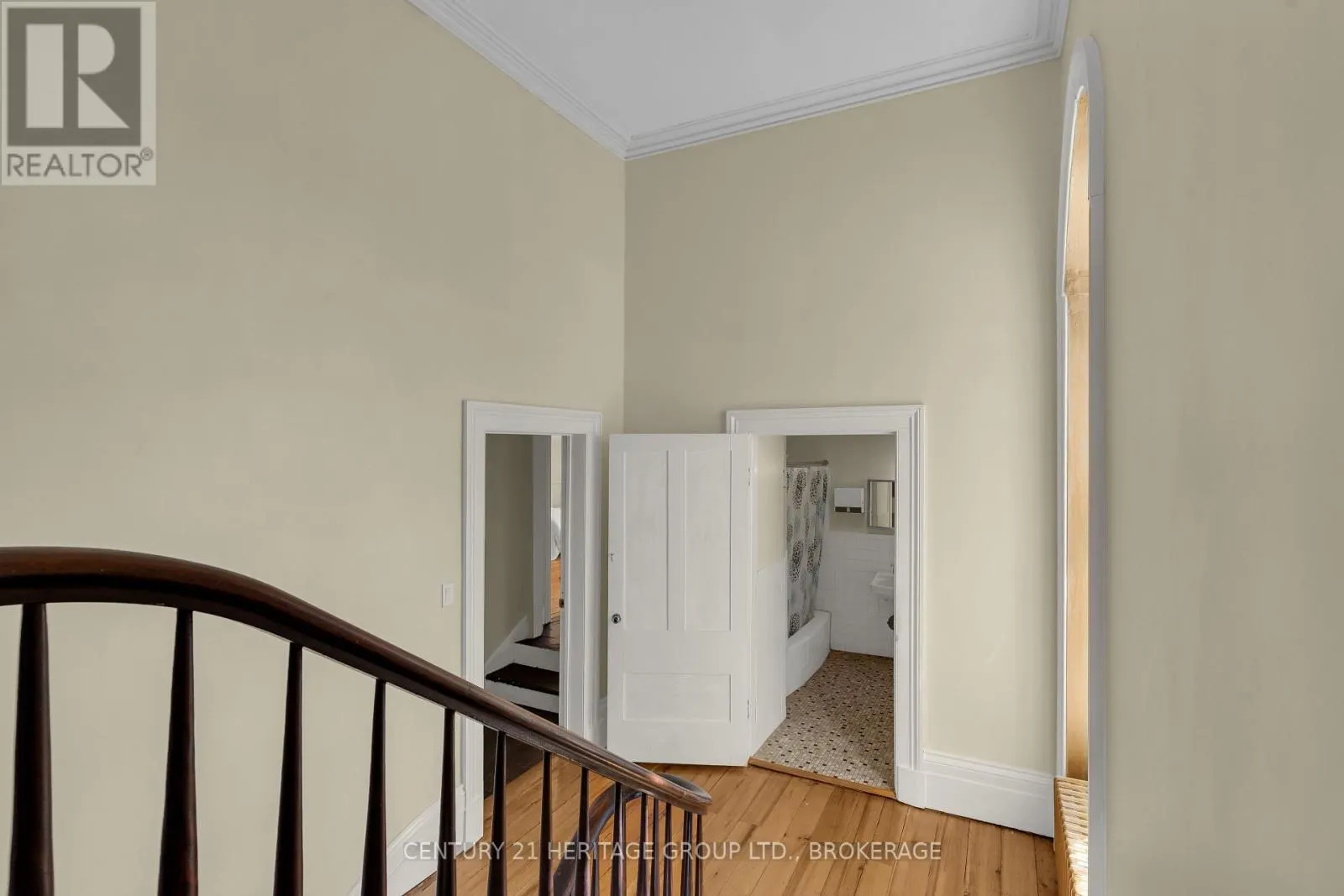 389 KING STREET E