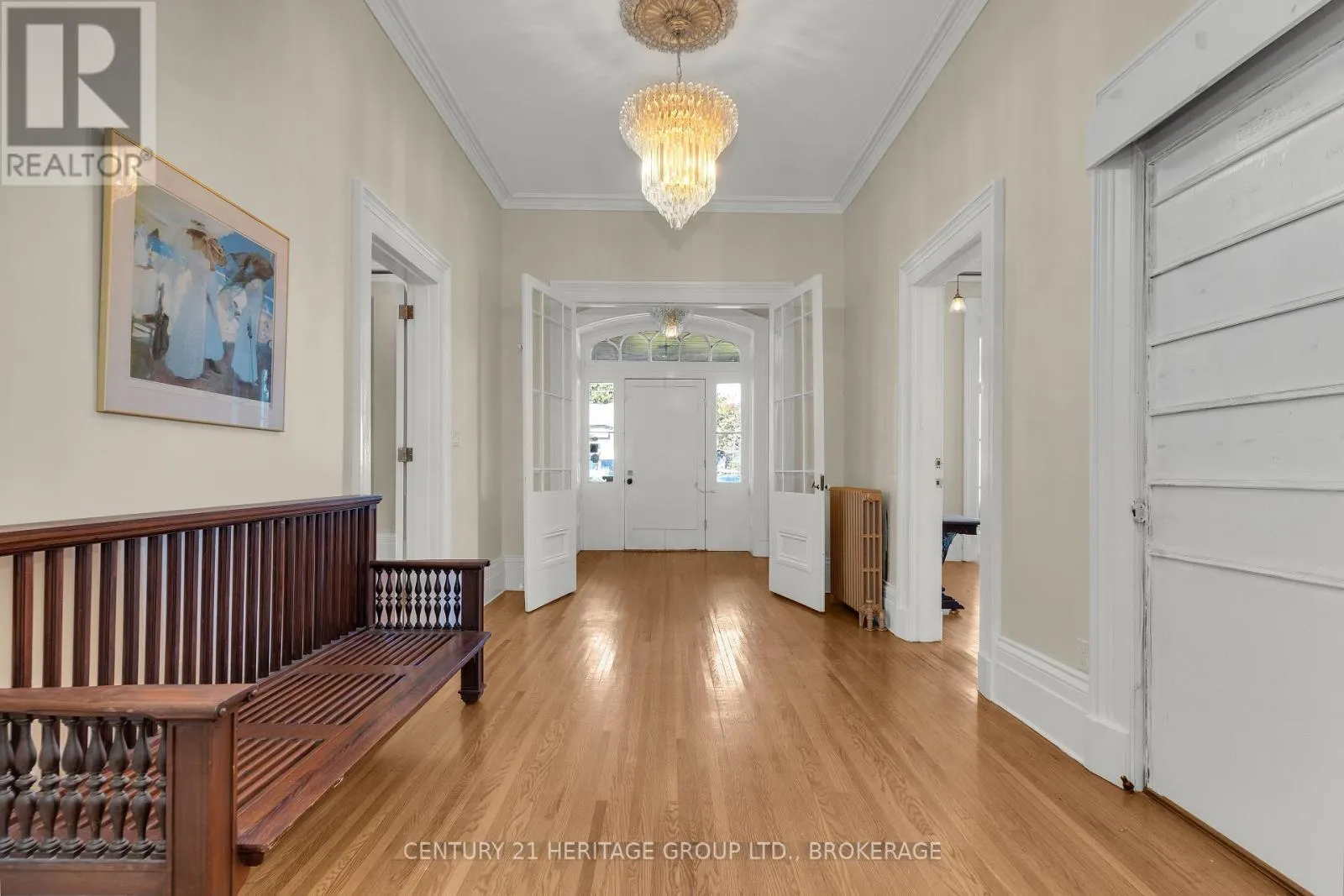 389 KING STREET E