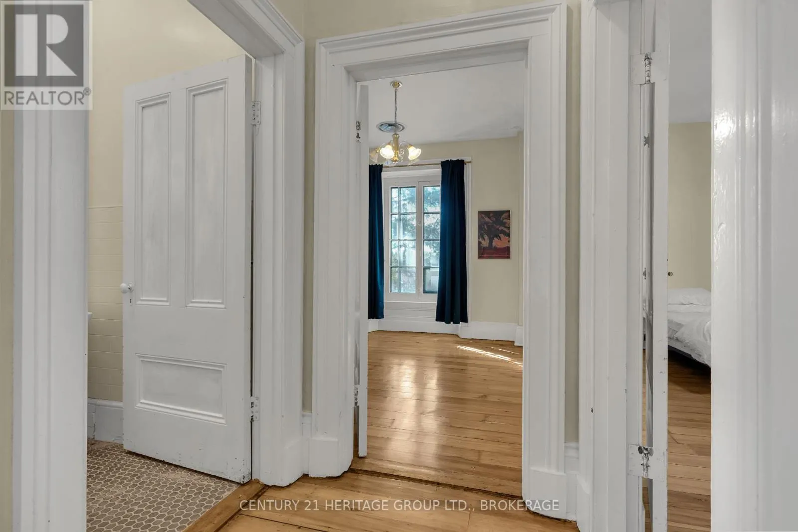 389 KING STREET E