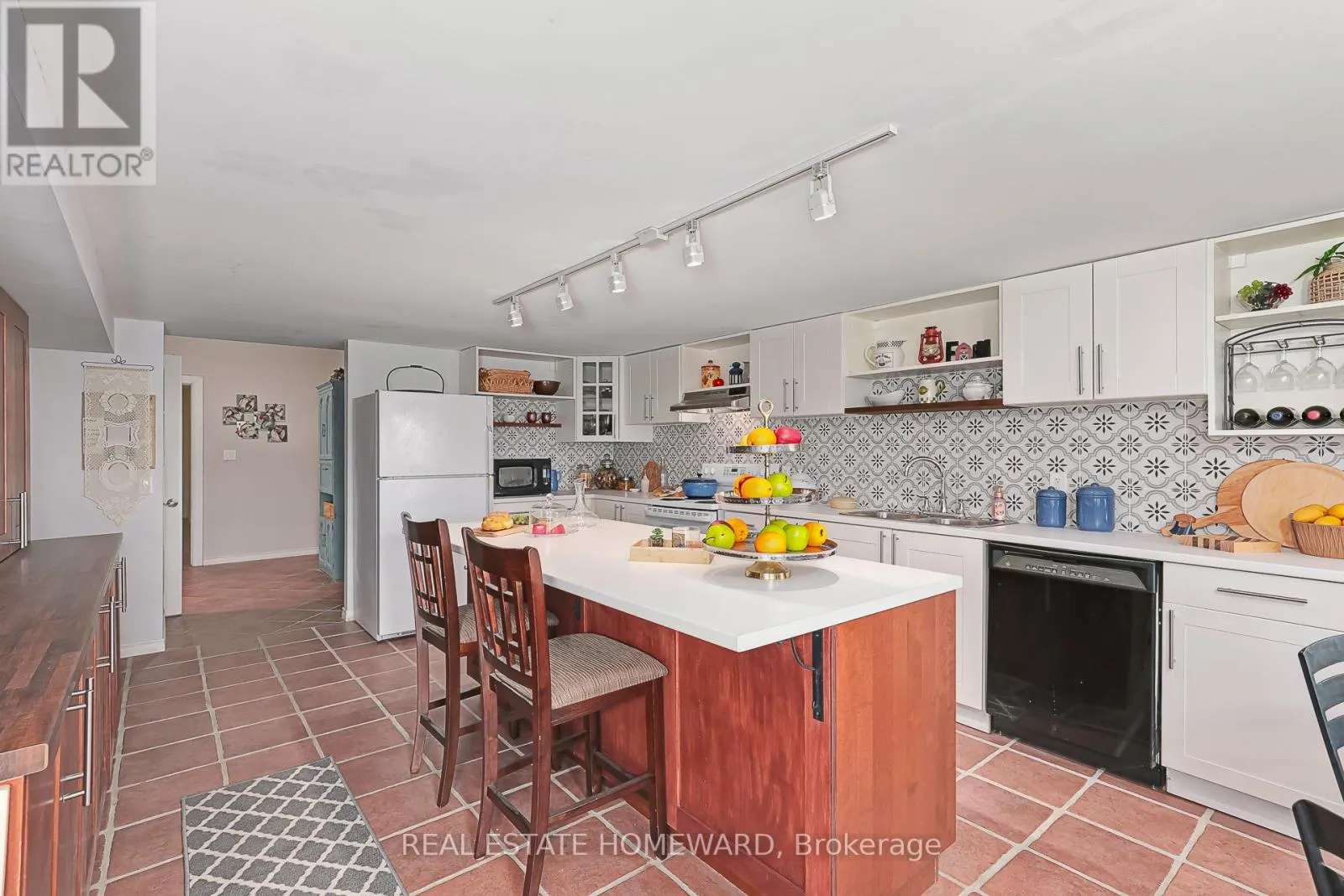 137295 12 GREY ROAD