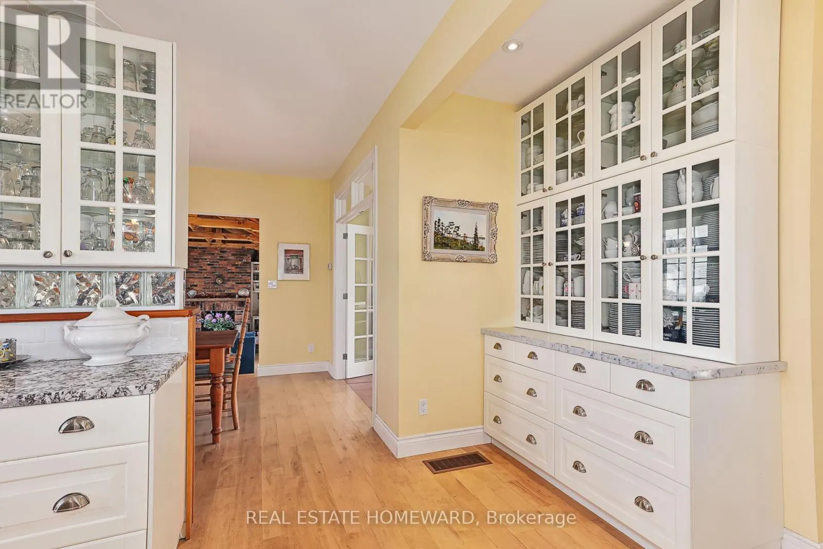 137295 12 GREY ROAD