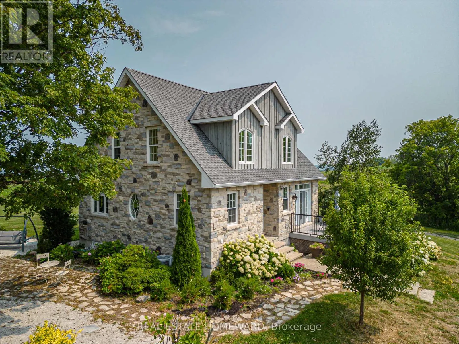 137295 12 GREY ROAD