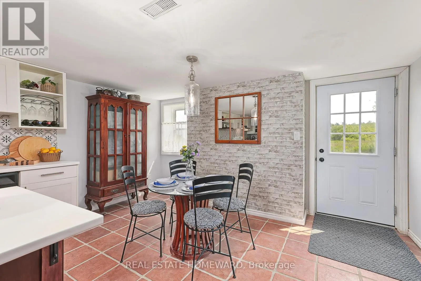 137295 12 GREY ROAD