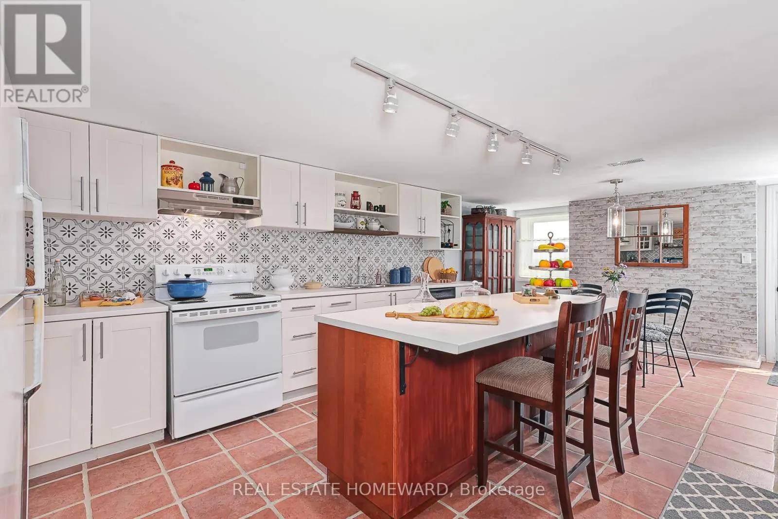 137295 12 GREY ROAD