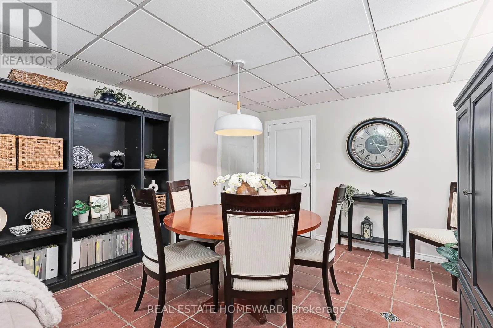 137295 12 GREY ROAD