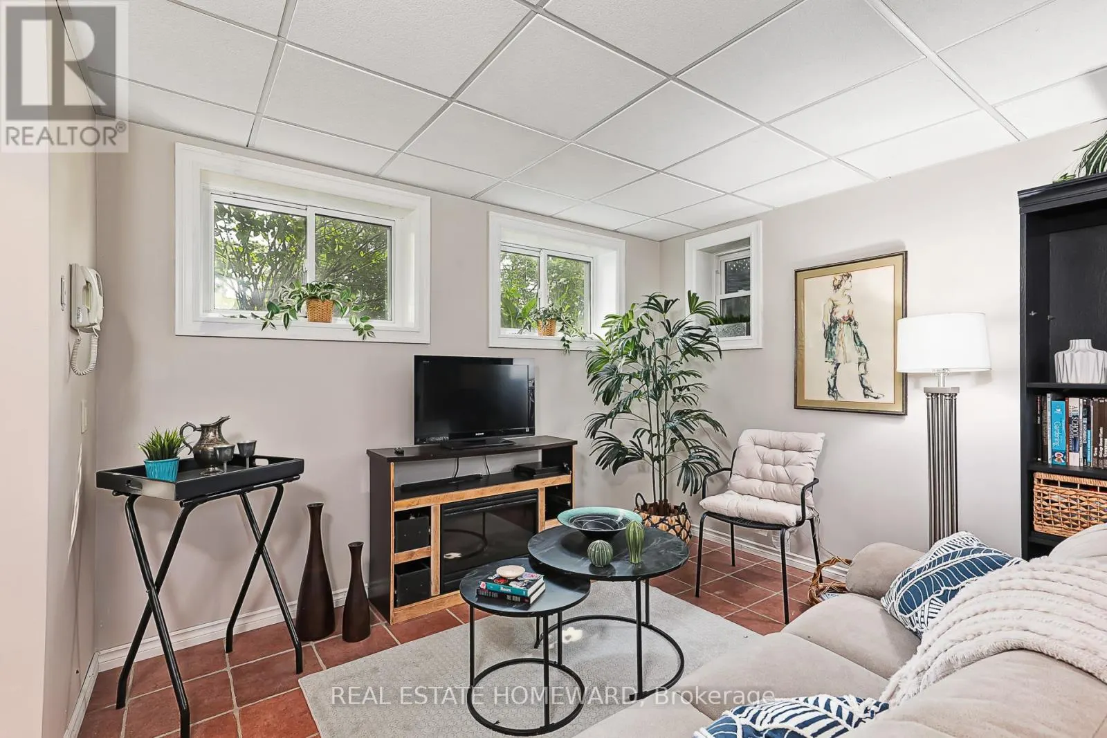 137295 12 GREY ROAD