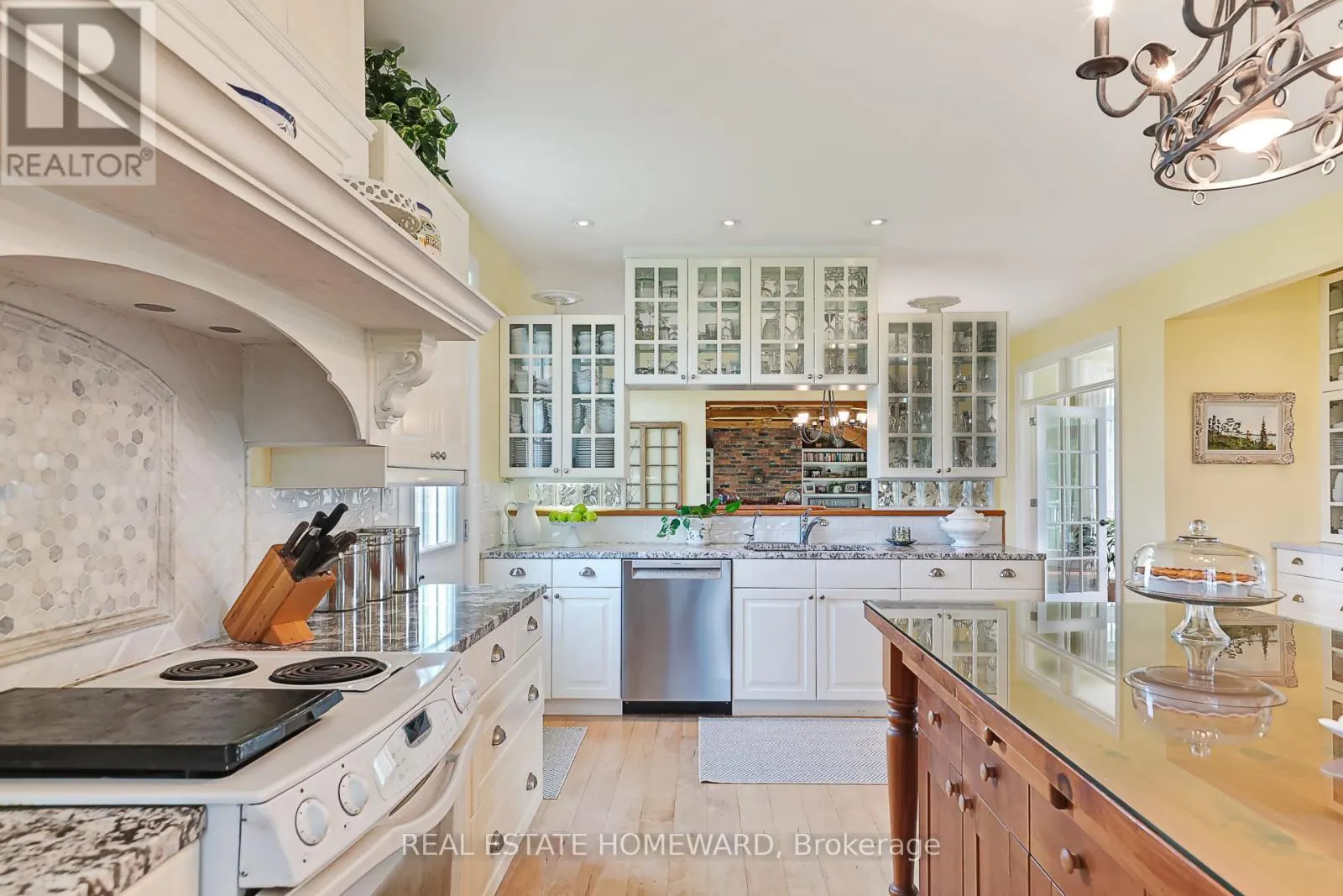 137295 12 GREY ROAD