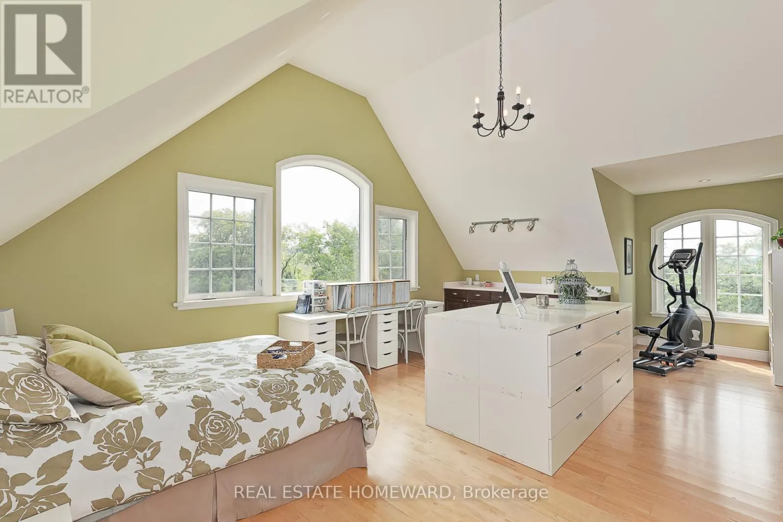 137295 12 GREY ROAD