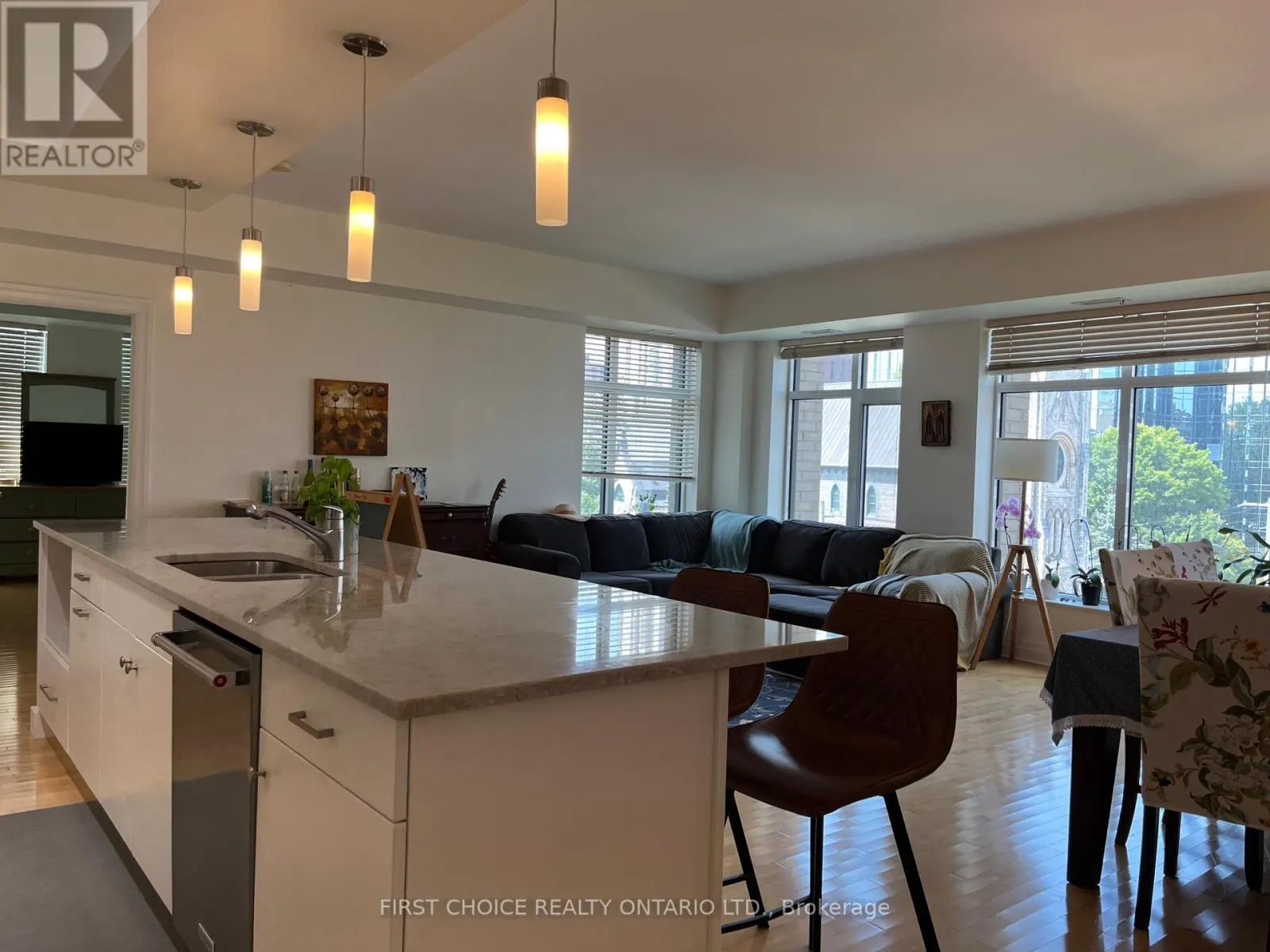 609 - 245 KENT STREET