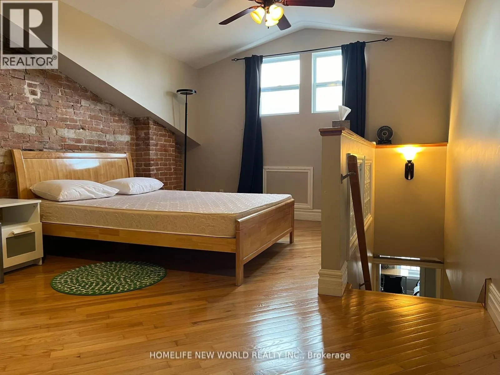 501 - 79 KING STREET W