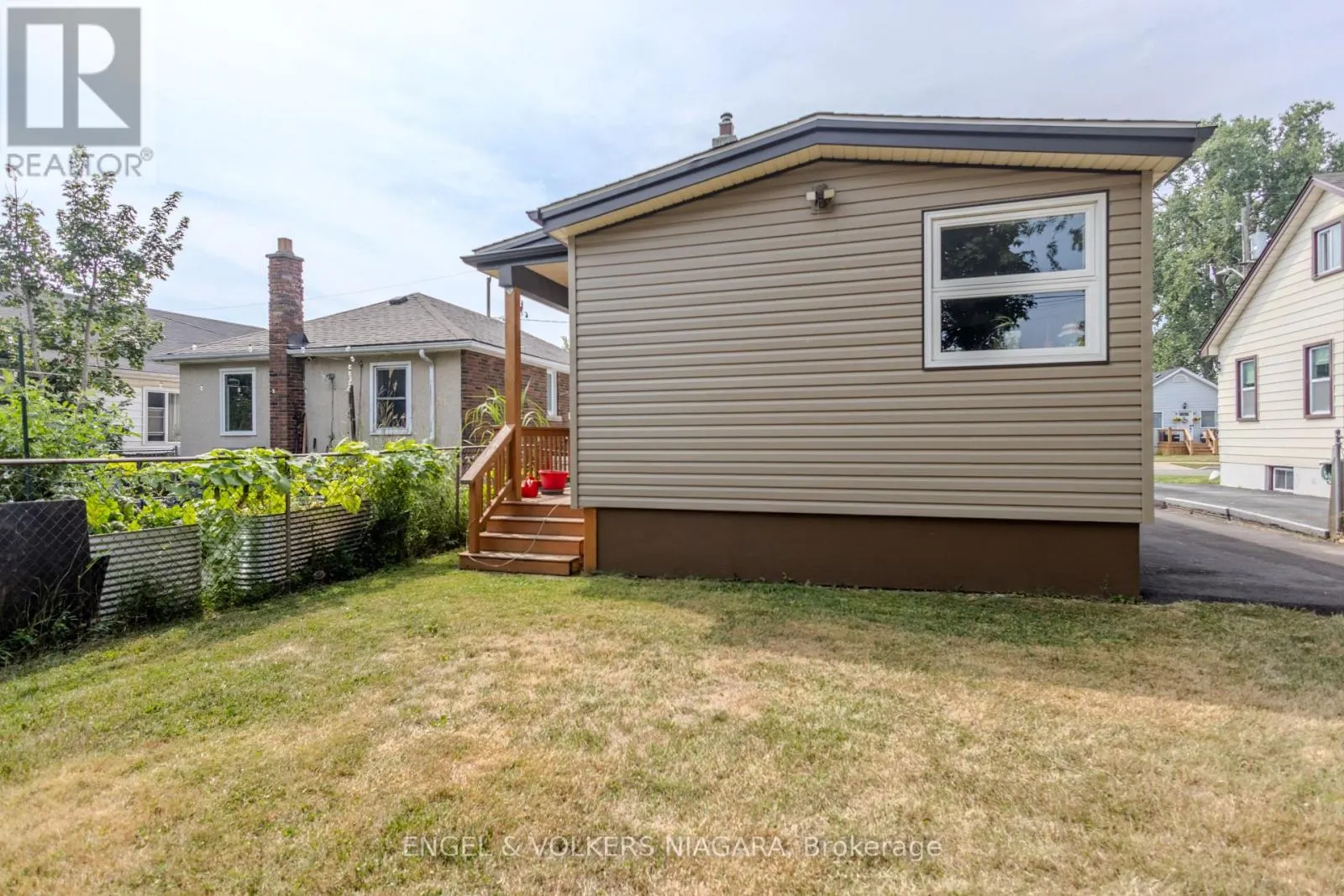 61 HAMILTON STREET E