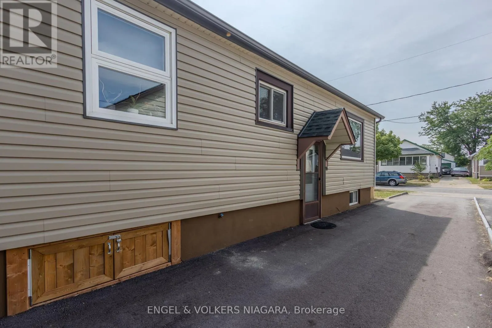 61 HAMILTON STREET E