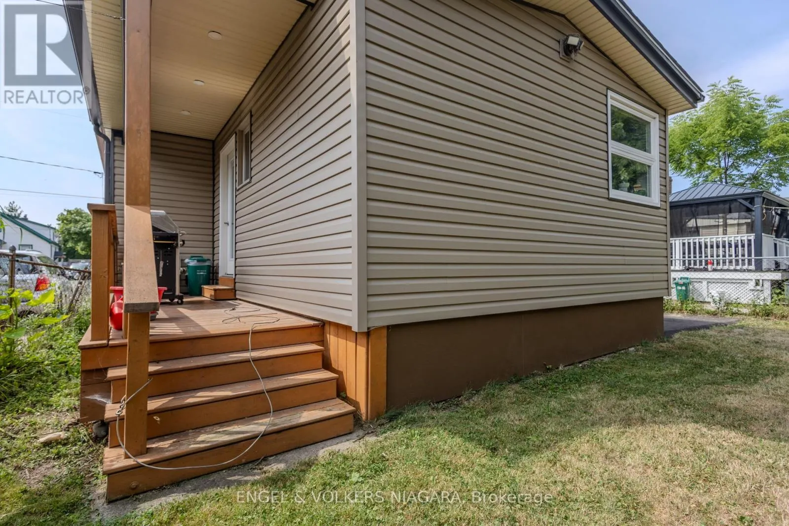 61 HAMILTON STREET E