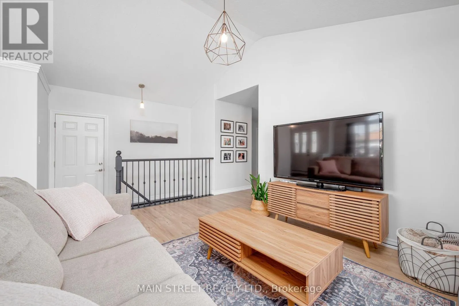 76 LAURENT BOULEVARD