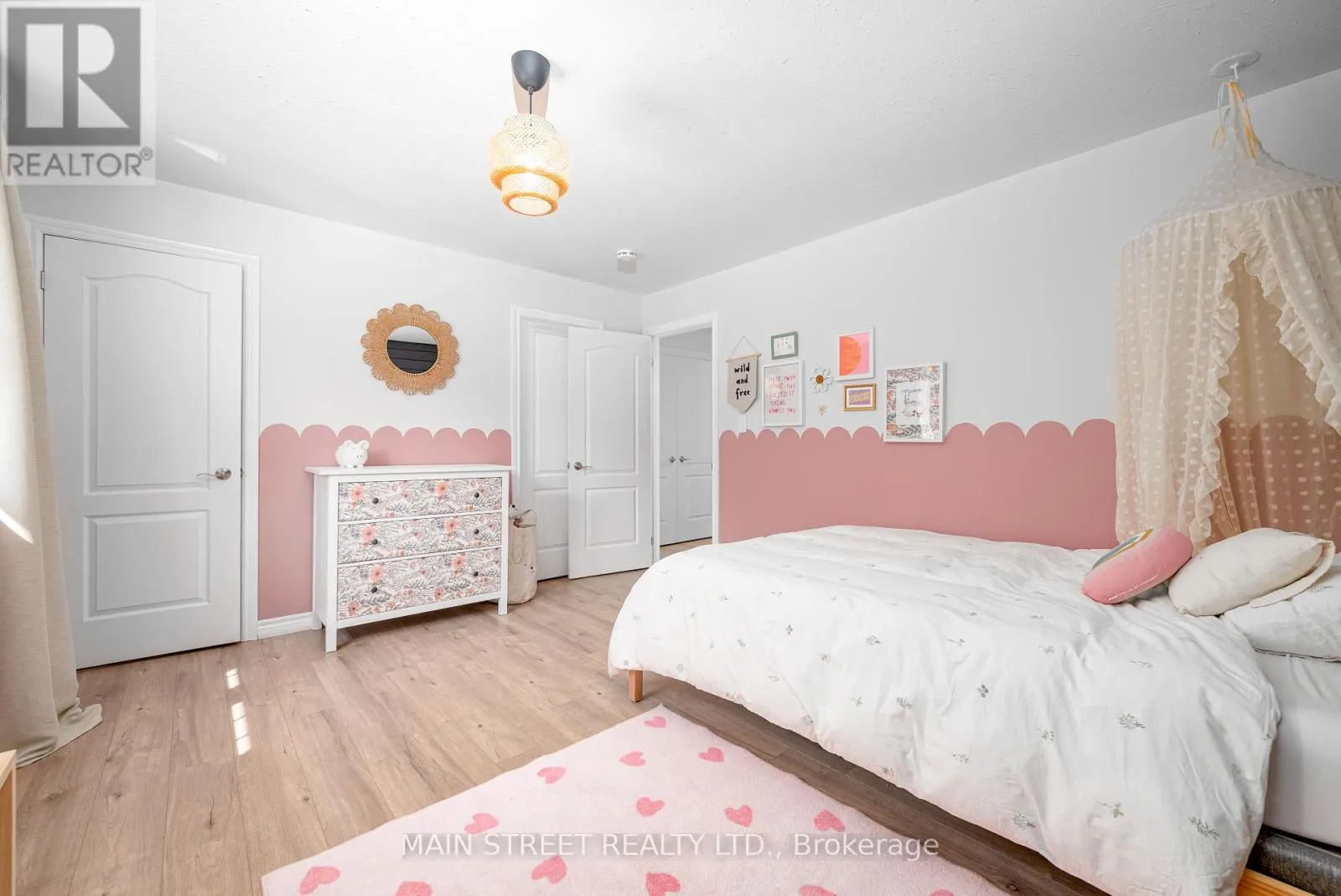 76 LAURENT BOULEVARD