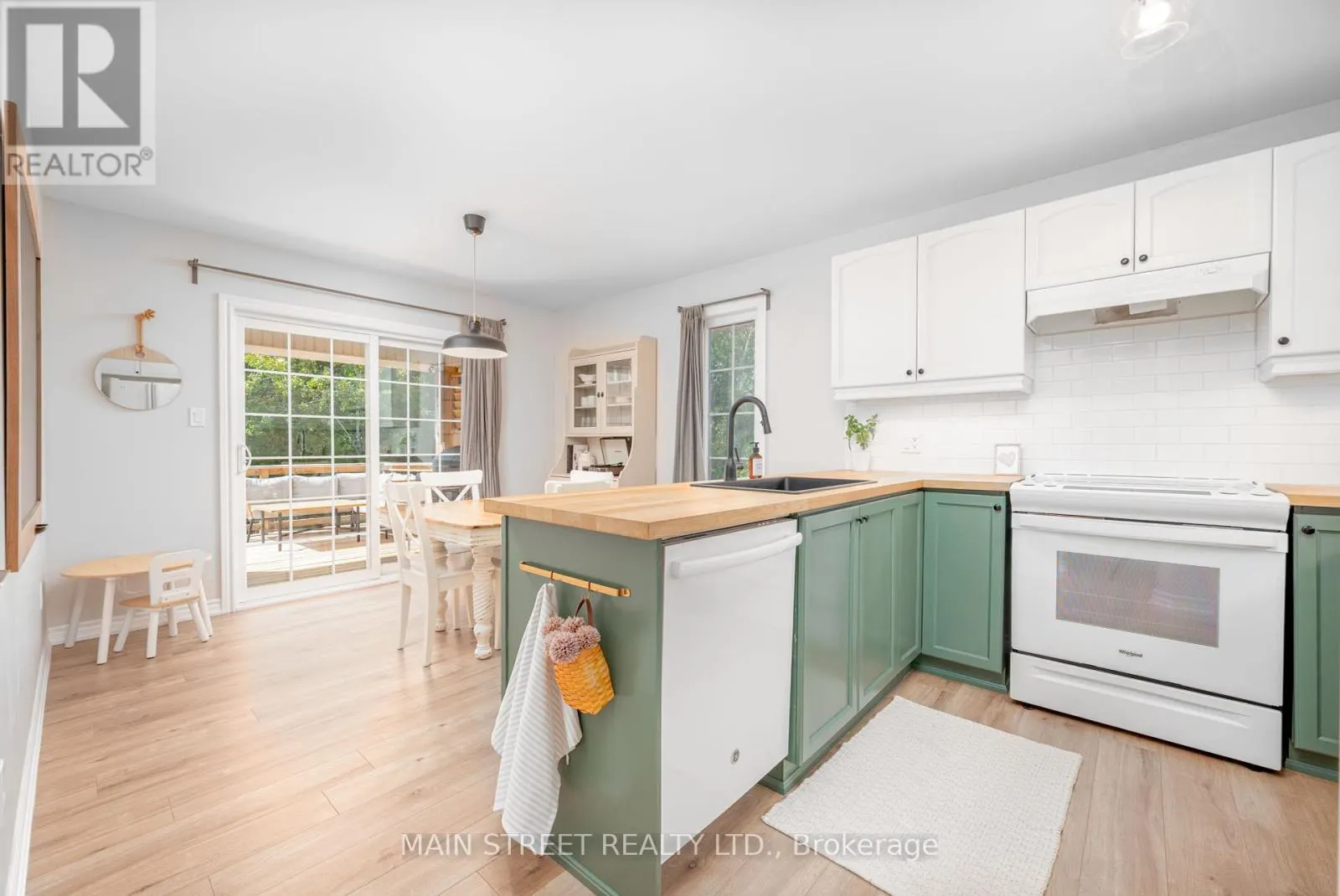 76 LAURENT BOULEVARD