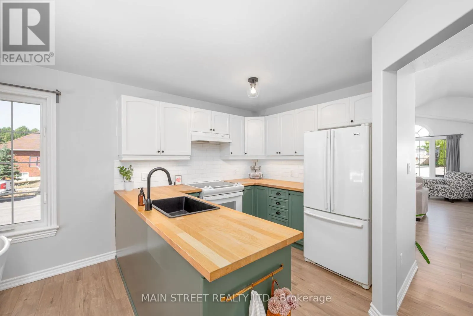 76 LAURENT BOULEVARD