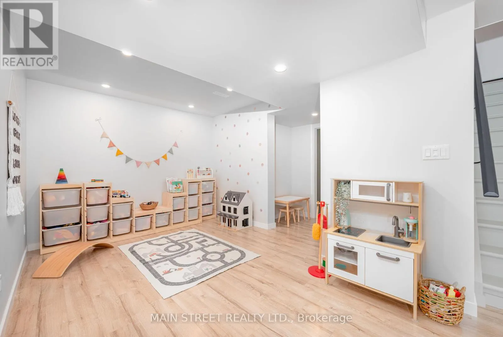 76 LAURENT BOULEVARD
