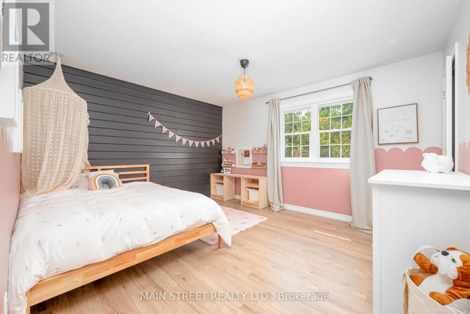 76 LAURENT BOULEVARD