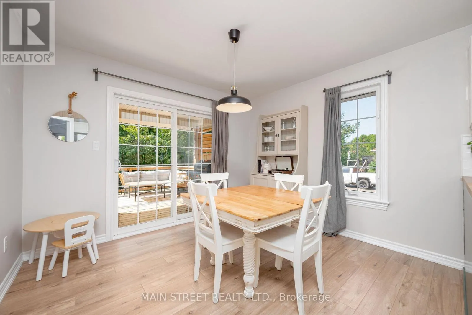 76 LAURENT BOULEVARD