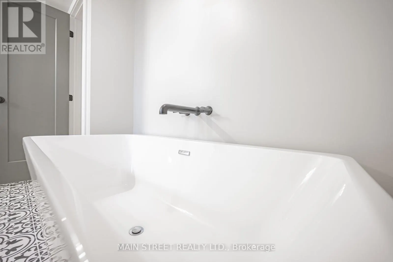 76 LAURENT BOULEVARD