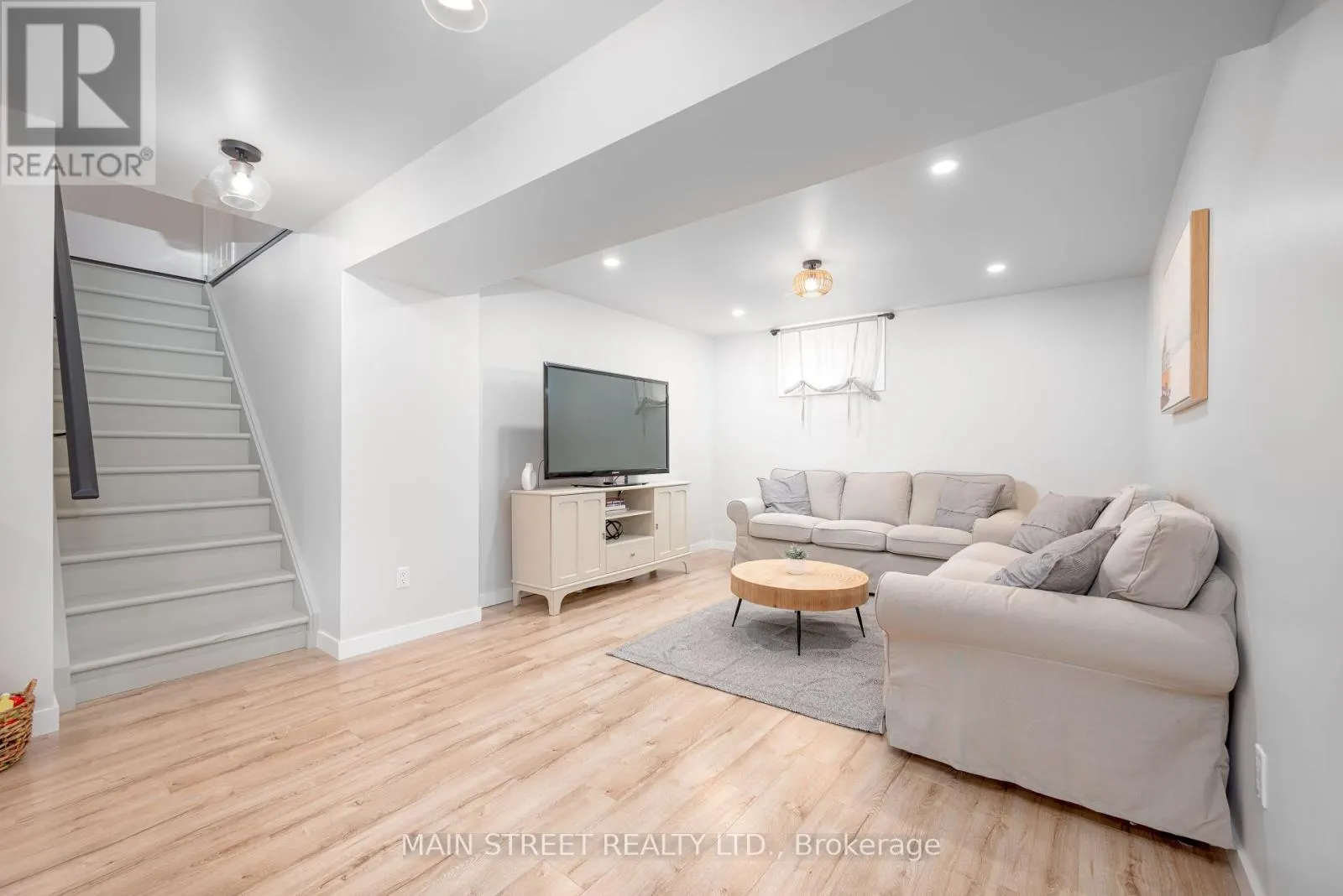 76 LAURENT BOULEVARD