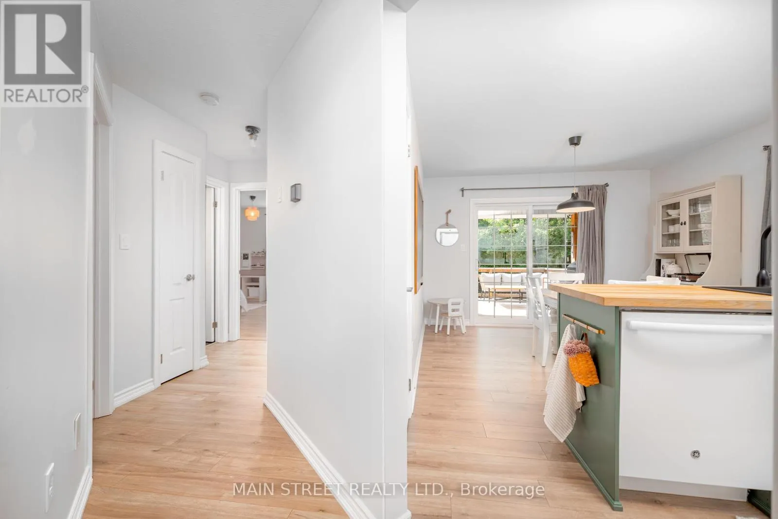 76 LAURENT BOULEVARD