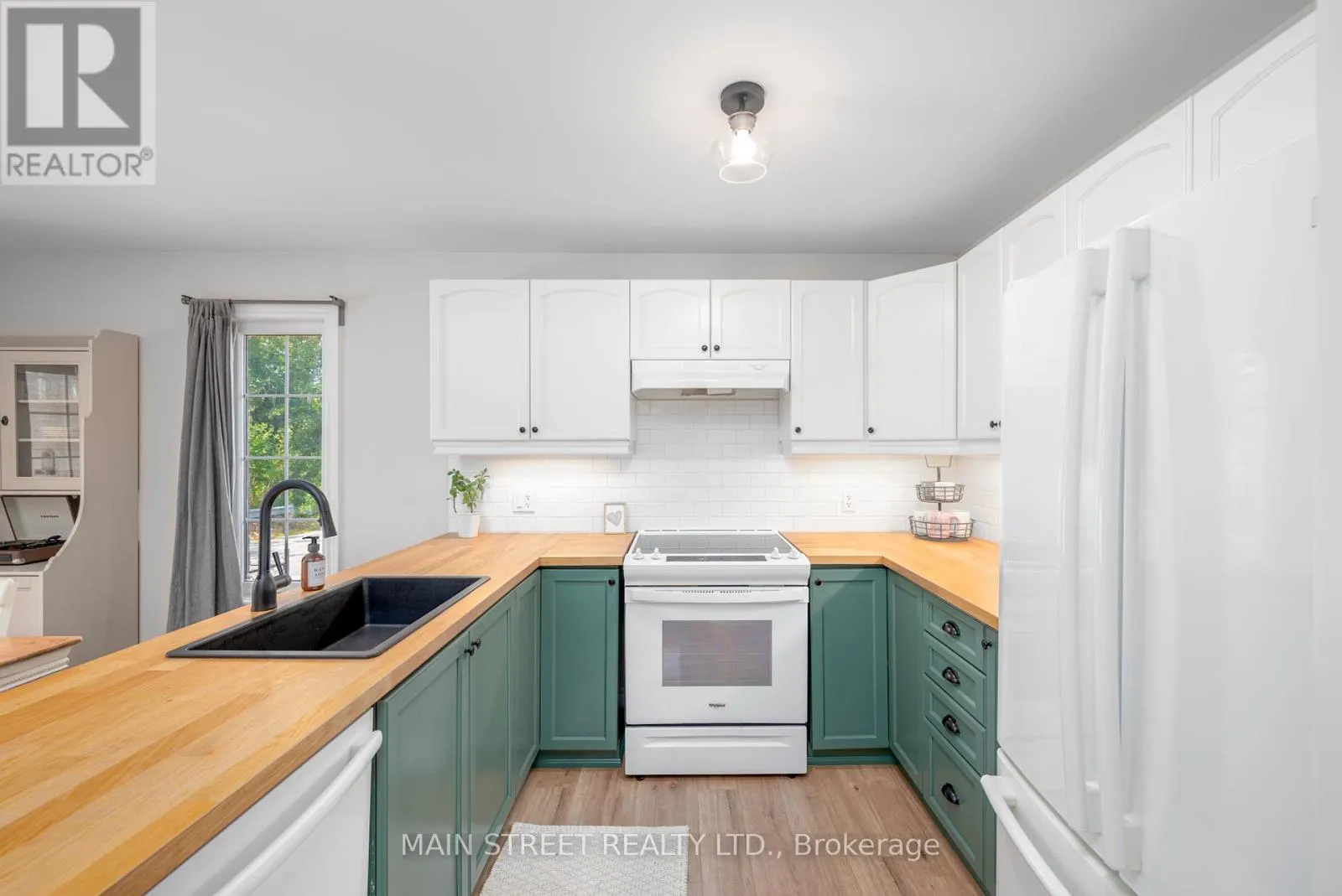 76 LAURENT BOULEVARD